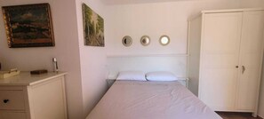 1 chambre, fer et planche à repasser, Wi-Fi, draps fournis