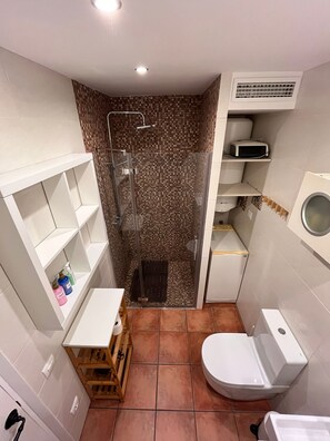 Hair dryer, towels, soap, toilet paper - Cozy apartment near the beach (Tossa de Mar)