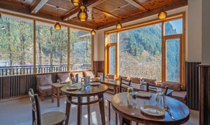 Restaurant - Treebo M R Villa (Manali)