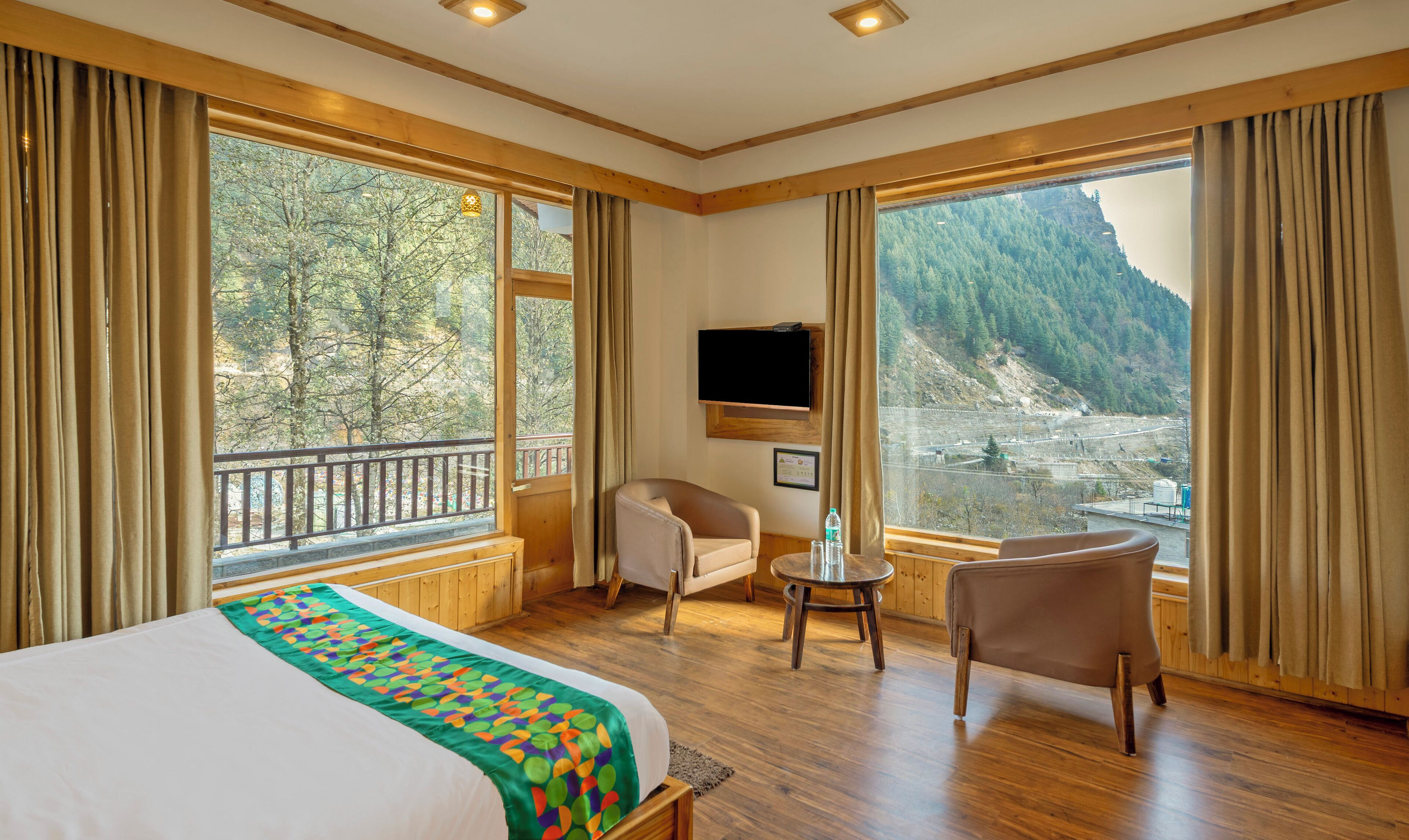 Deluxe Double Room | Iron/ironing board