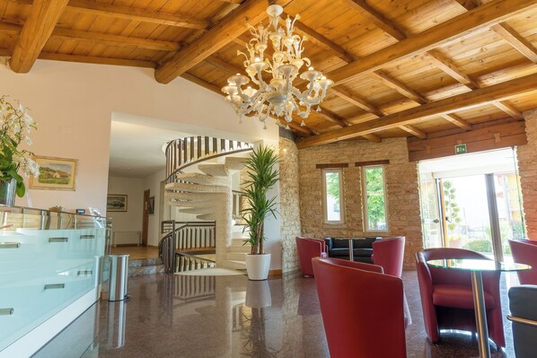 Sittområde i lobbyn