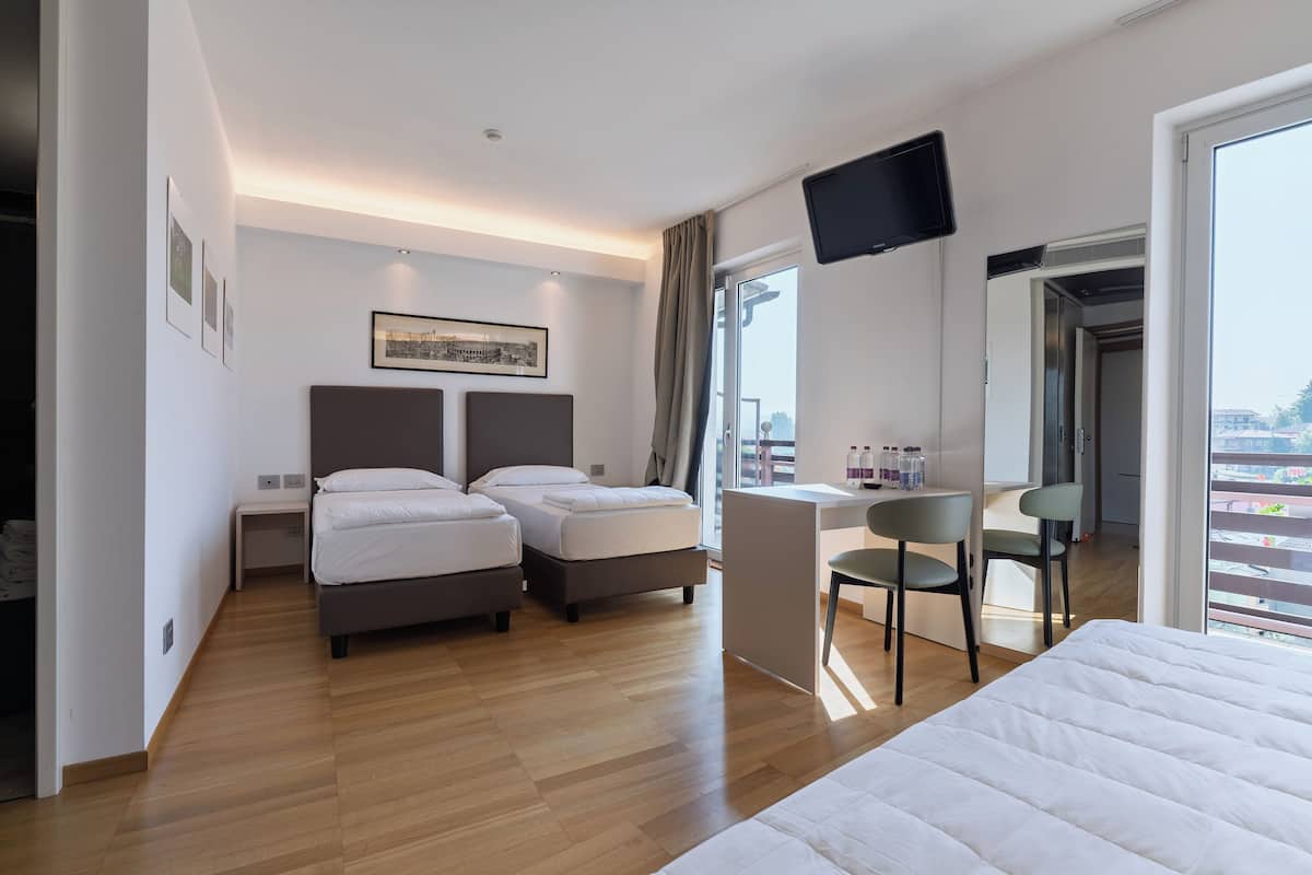 Family Room, Balcony