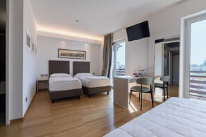 Family Room, Balcony