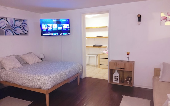 1 chambre, fer et planche à repasser, Wi-Fi gratuit, draps fournis