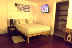 1 chambre, fer et planche à repasser, Wi-Fi gratuit, draps fournis