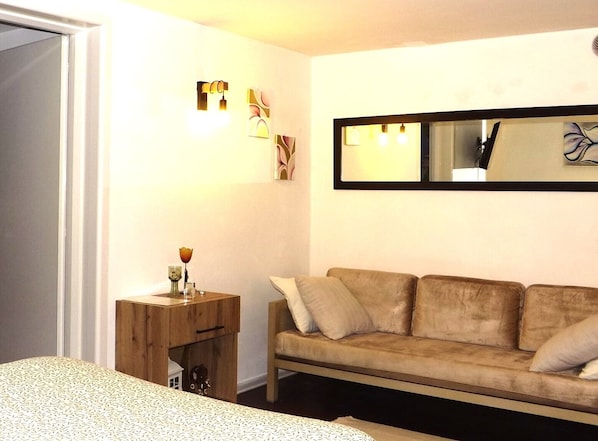 1 habitación, tabla de planchar con plancha, wifi gratis y ropa de cama 