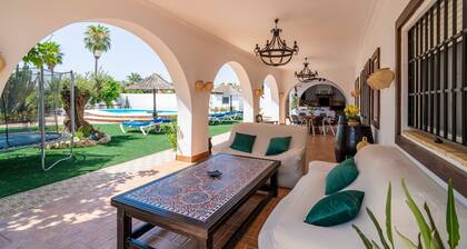 Country House 'La Perla' with Private Pool, Wi-Fi, and Air Conditioning