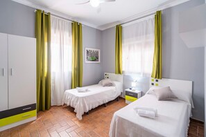 4 bedrooms, WiFi, bed sheets - Country House 'La Perla' with Private Pool, Wi-Fi, and Air Conditioning (La Puebla de Cazalla)