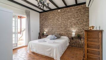 4 室のベッドルーム、WiFi、ベッドシーツ