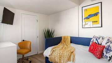 2 habitaciones, tabla de planchar con plancha, wifi y ropa de cama