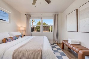 Tabla de planchar con plancha, wifi y ropa de cama 