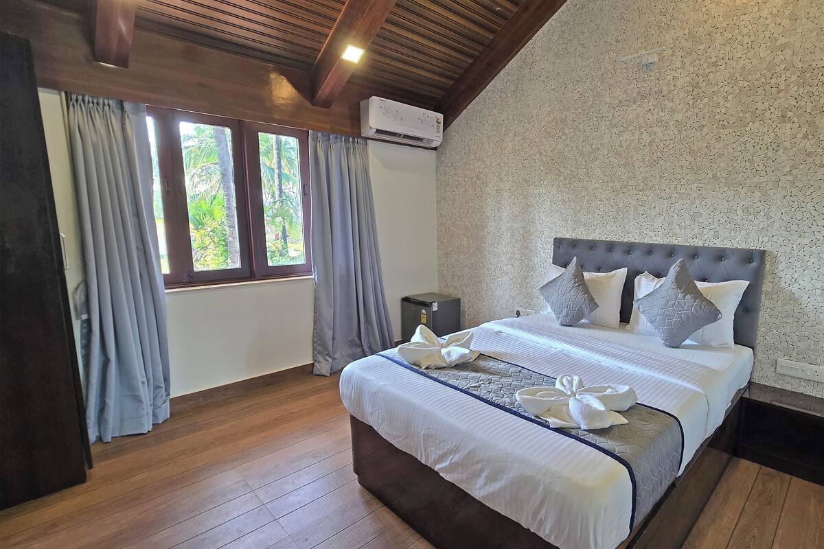Habitación doble estándar, 1 cama matrimonial | Edredón, minibar, espacio para trabajar con laptop y wifi gratis 