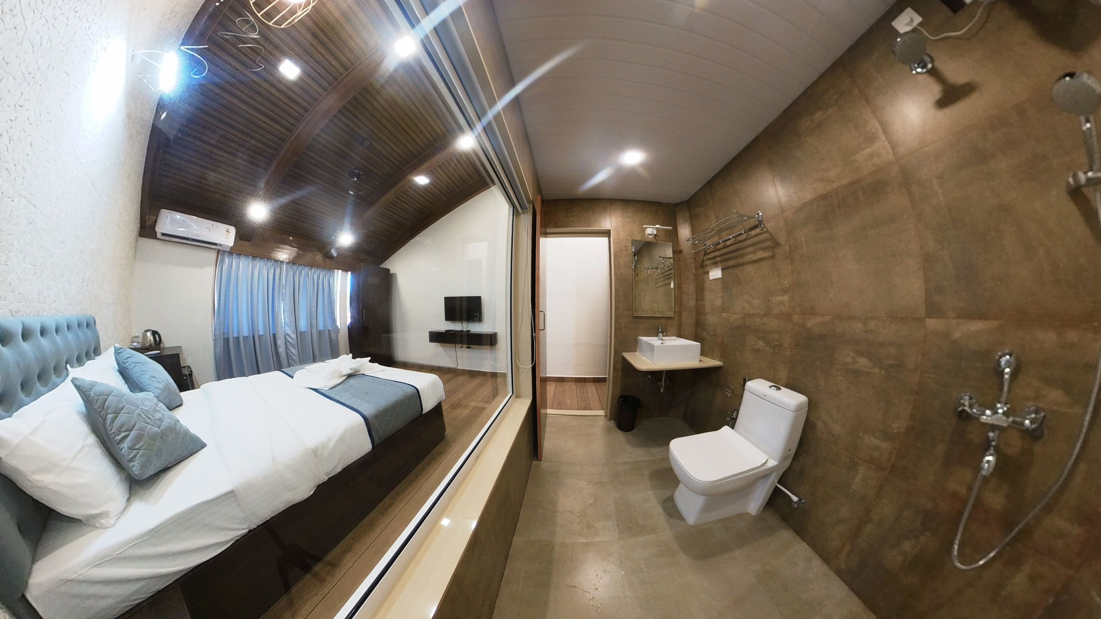 Standaard tweepersoonskamer, 1 tweepersoonsbed | Donsdekens, een minibar, een laptopwerkplek, gratis wifi