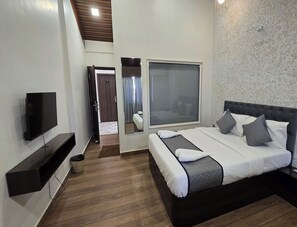 Standard Double Room, 1 Double Bed | Down comforters, minibar, laptop workspace, free WiFi - M Beach Resort (Colva)