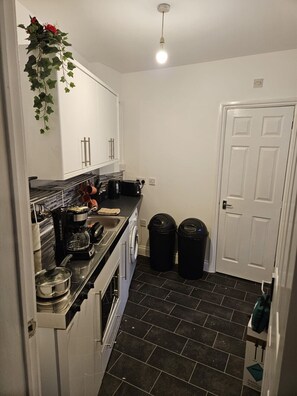 Kühlschrank, Mikrowelle, Ofen, Toaster