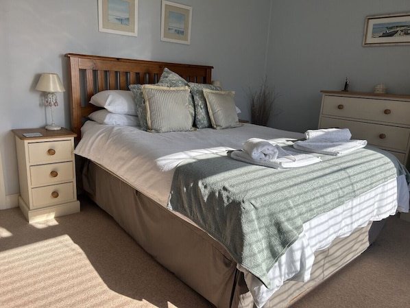 3 bedrooms, desk, iron/ironing board, free WiFi