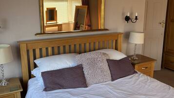 3 Schlafzimmer, Schreibtisch, Bügeleisen/Bügelbrett, kostenloses WLAN