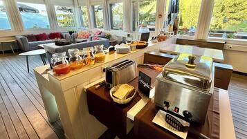 Tägliches inbegriffenes Frühstücksbuffet