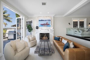 TV, fireplace
