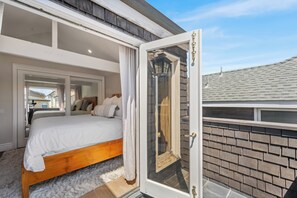 4 bedrooms, free WiFi, bed sheets, wheelchair access