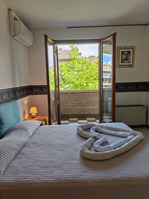 3 slaapkamers, een strijkplank/strijkijzer, wifi, beddengoed