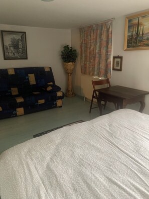 2 chambres, fer et planche à repasser, Wi-Fi, draps fournis