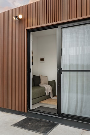 Exterior detail. Hollow Mountain Cabin Laharum Dadswell bridge halls gap