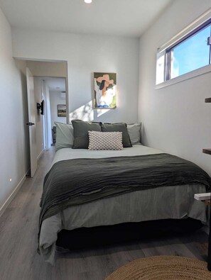 1 bedroom, bed sheets