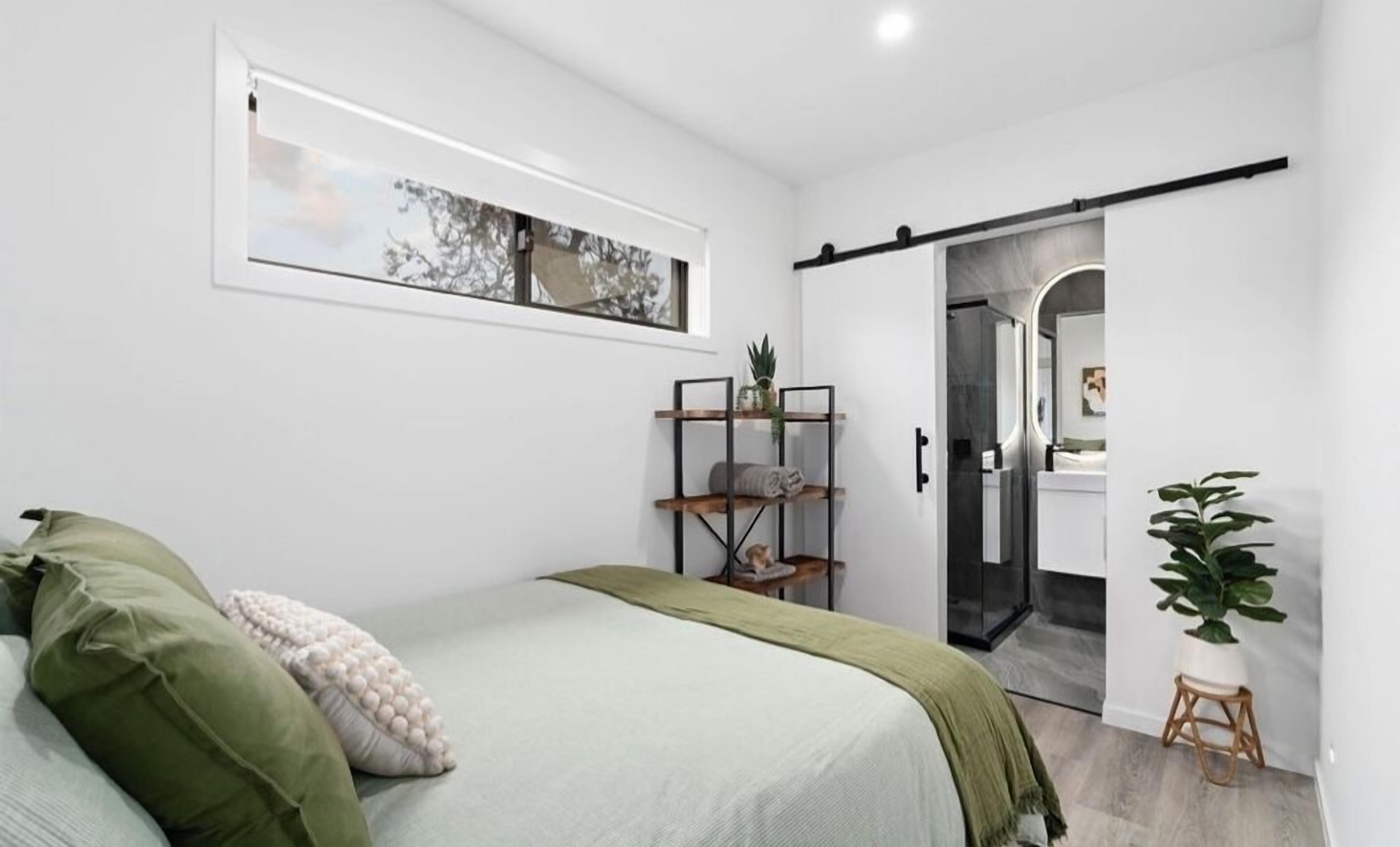 1 多间卧室、床单