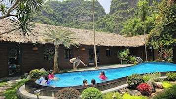 Piscine extérieure