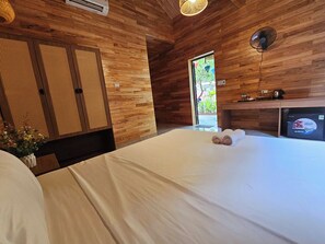 Ropa de cama de alta calidad, colchones con pillow-top y minibar 