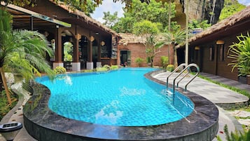 Kolam renang outdoor