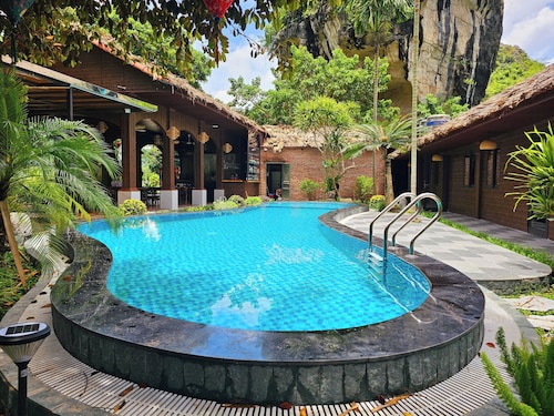 An Riverside Ecolodge