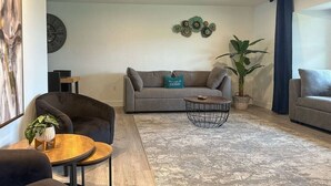 TV - Venice Oasis | Pool, 3 King Beds, 2.5 miles >Beach (Venice)