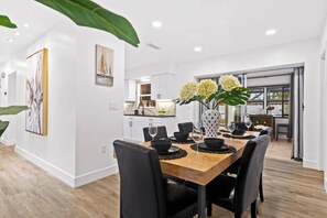 Dining - Venice Oasis | Pool, 3 King Beds, 2.5 miles >Beach (Venice)