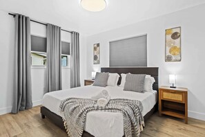 3 slaapkamers, een bureau, een strijkplank/strijkijzer, wifi