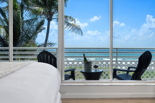 3 bedrooms, iron/ironing board, travel crib, free WiFi - Secluded Villa • Heated Pool & Exclusive Beach Access (Fort Lauderdale)