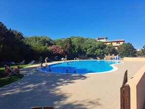 Piscine extérieure (ouverte en saison)
