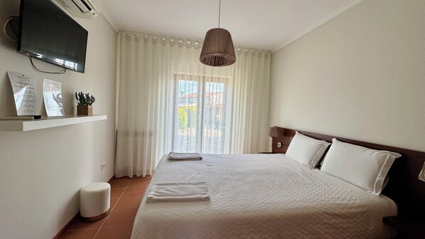 4 bedrooms, WiFi, bed sheets