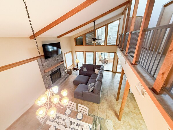 Smart TV, fireplace, offices - Lakeftont 4BD/3BA/Grill/Decks/Quiet Cove-12PP (Camdenton)