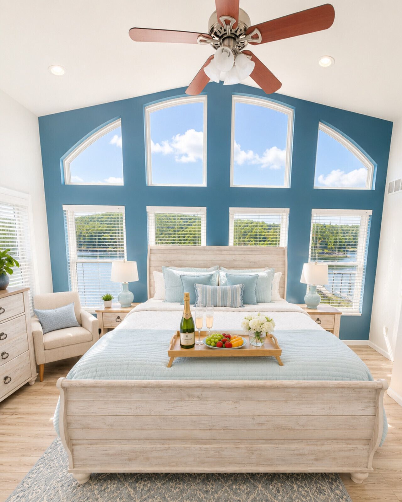 5 bedrooms, desk, iron/ironing board, travel cot