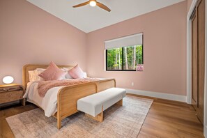 4 bedrooms, desk, iron/ironing board, free WiFi