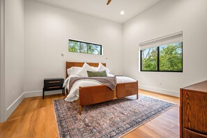 4 bedrooms, desk, iron/ironing board, free WiFi