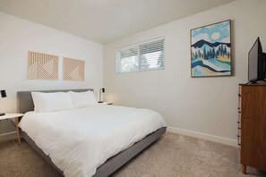 Townhome, 2 Queen Beds, Patio, Garden View (Orchard Park Retreat)