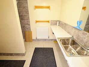 Cottage | Bathroom | Shower