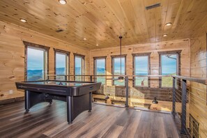 Game room - SparklViewSpl: Pool*View*HotTub*Wifi*Theater*Games (Sevierville)