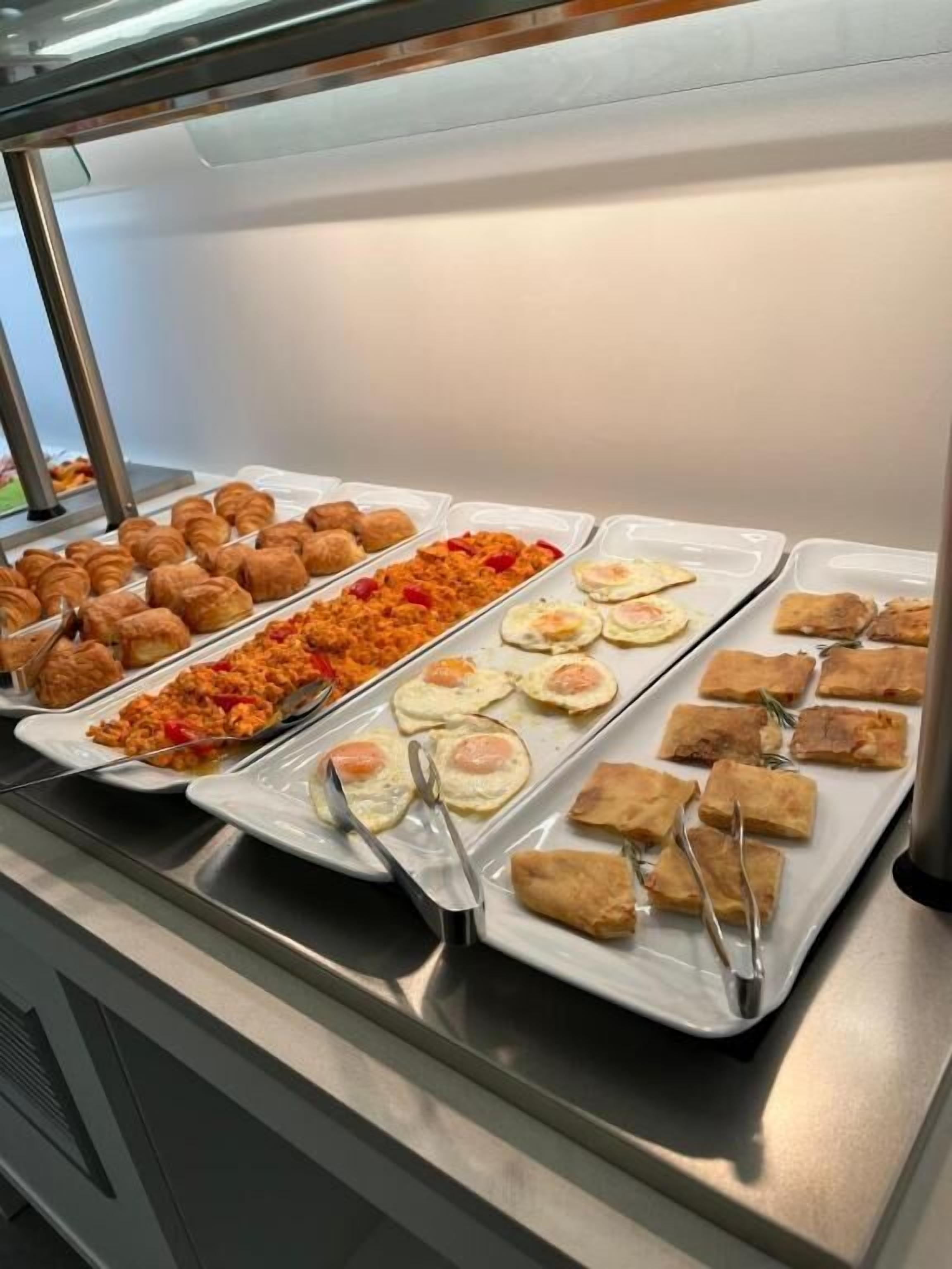 2 restaurants, breakfast, lunch, dinner served; Mediterranean cuisine