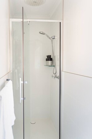 Bathroom - Central Cosy Townhouse + Parking (Launceston)