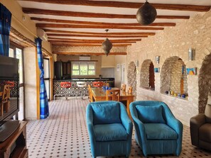 Interior - Riad Ahlam villa with swimming pool surrounded by argan trees (Essaouira)