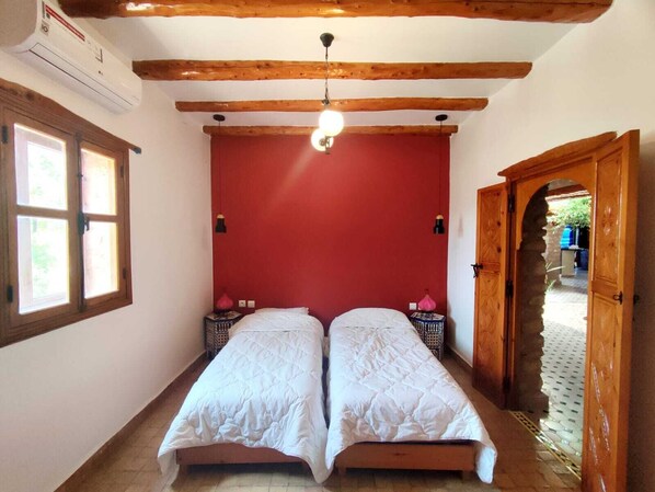 3 chambres, fer et planche à repasser, Wi-Fi, draps fournis